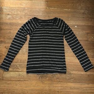 Kohl’s Women’s Longsleeve T-Shirt, Size Medium